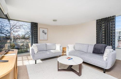 Kingston Apartment | Howitt Place Apt minutes to Parliamentary Triangle - Hosted by Canstay