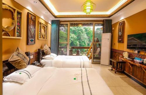 Xiangxi House | Huaqianshu Theme Inn 高铁免费接站或送站一次