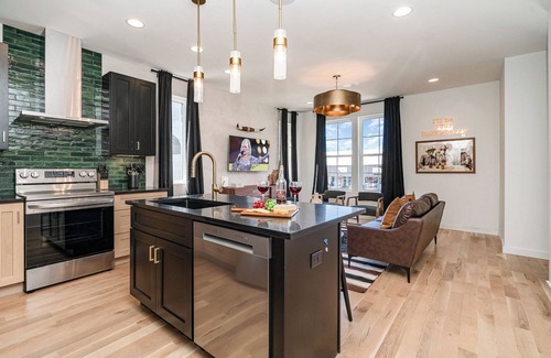Nashville House | Huckleberry Outlaw-2 Units-Hot Tub-Near Broadway