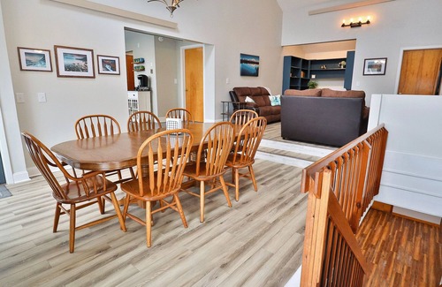 Queensbury House | Hudson River Retreat