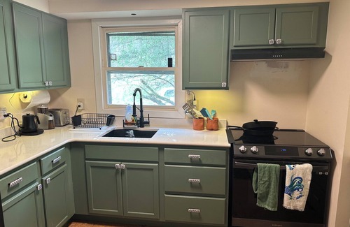Millerton Cabin | Hudson Valley private 70's-style cabin on five acres, five minutes to town!