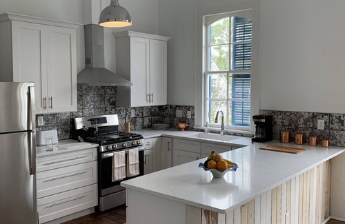 Bywater Apartment | Huge 2nd Floor Furnished Apt in Historic Bywater Housen30 day rentals only