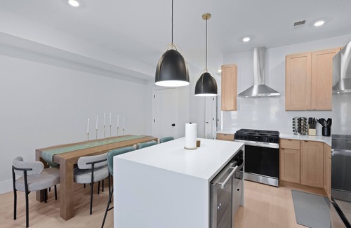 McGinley Square House | Huge 3BR3BA LUX Penthouse+Roofdeck! Quick PATH Access to NYC