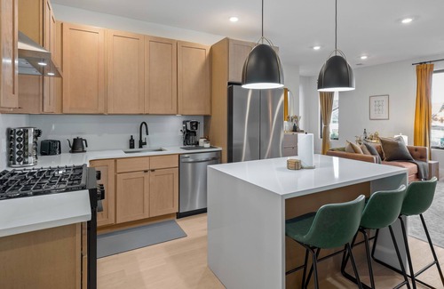 McGinley Square House | Huge 3BR3BA LUX Penthouse+Roofdeck! Quick PATH Access to NYC