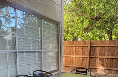 West Oak Hill House | Huge 4 Bedroom House with Pool Table!