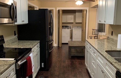 Broadmoor House | HUGE 5 BDRM 2BATH HOME IN A GREAT QUIET NEIGHBORHOOD SHERWOOD FOREST