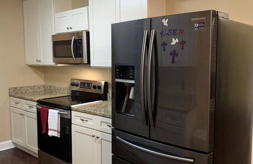 Broadmoor House | HUGE 5 BDRM 2BATH HOME IN A GREAT QUIET NEIGHBORHOOD SHERWOOD FOREST