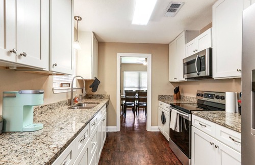 Broadmoor House | HUGE 5 BDRM 2BATH HOME IN A GREAT QUIET NEIGHBORHOOD SHERWOOD FOREST