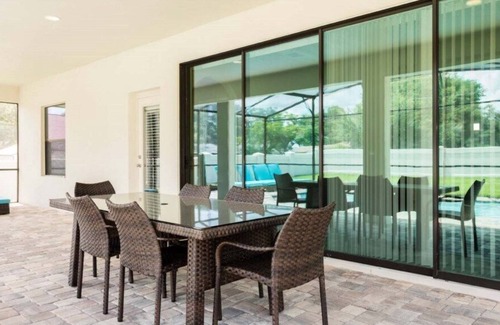 Haines City Condo | Huge 5 Bedroom Private Pool Home! Resort Amenities Included!