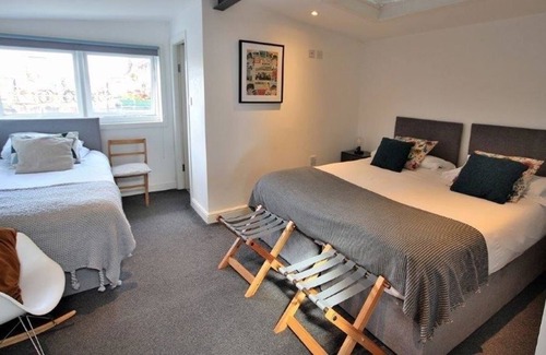 Liverpool Boat Rental | Huge 5* Luxury Waterfront Duplex Houseboat w/cinema room