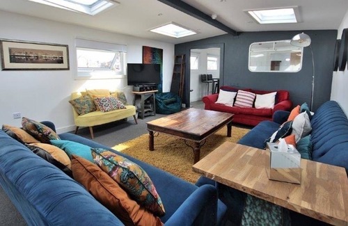 Liverpool Boat Rental | Huge 5* Luxury Waterfront Duplex Houseboat w/cinema room