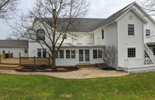 Fredericksburg House | Huge 7000 sq ft villa in the heart of Ohio`s amish country