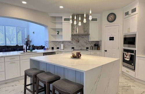 Grand Prairie House | Huge 7BR Retreat Near Top Spots