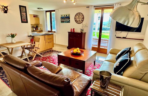 Les Maillans Apartment | Huge apartment with stunning views