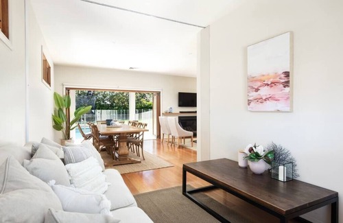 Sydney House | Huge Bayside Luxury Resort-Style Home with Pool