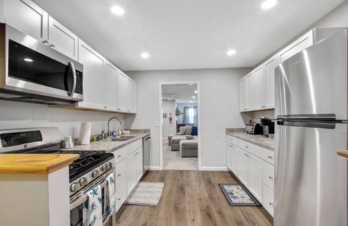 Cheektowaga House | Huge Best Parking Laundry AC BBQ Patio