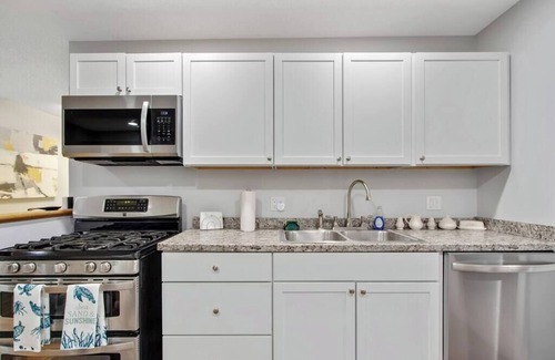 Cheektowaga House | Huge Best Parking Laundry AC BBQ Patio