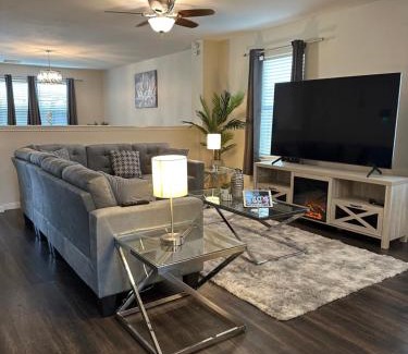 Cypress House | Huge Captivating Modern 5Bdr home-(The Xperience)