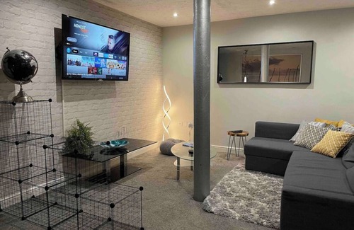 Manchester Apartment | HUGE CITY WAREHOUSE APARTMENT