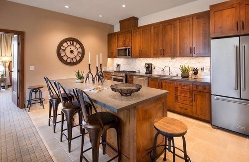 Lakeside Park Condo | Huge Condo Near the Gondola | 2 Hot Tubs + Pool