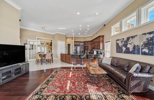 McHenry House | HUGE Crystal Lake 7 Acre Ranch w/Pool & Hot Tub