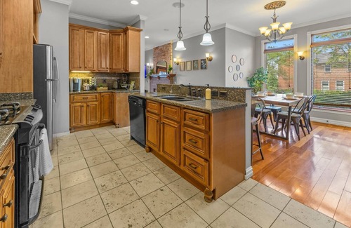 Holy Cross House | Huge Downtown Retreat with Free Parking