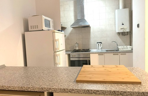 El Poble-sec Apartment | Huge Family Apt With Patio: Central Barcelona
