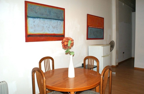 El Poble-sec Apartment | Huge Family Apt With Patio: Central Barcelona