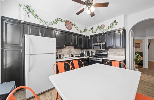 Bayonne House | Huge Home | Sleeps 10+ | Minutes from NYC