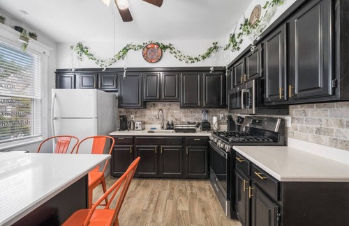 Bayonne House | Huge Home | Sleeps 10+ | Minutes from NYC