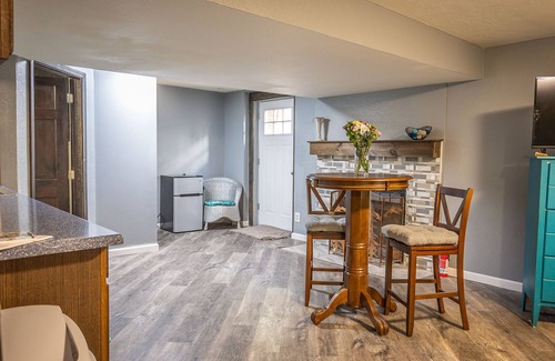 Stetson Hills Apartment | Huge king size suite w/private entrance shower, wifi, kitchen, Long Term avail