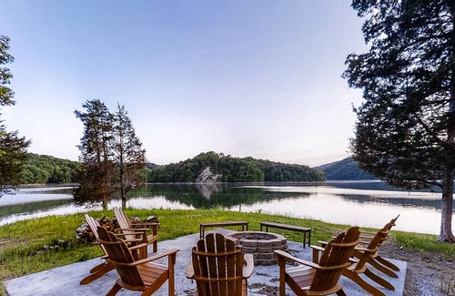 Tazewell Cabin | Huge lakefront home & guest house - private dock, two full kitchens & game room