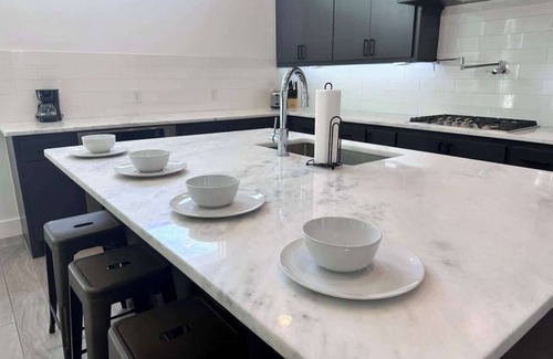 Central Oklahoma City House | HUGE Modern House Near Bricktown