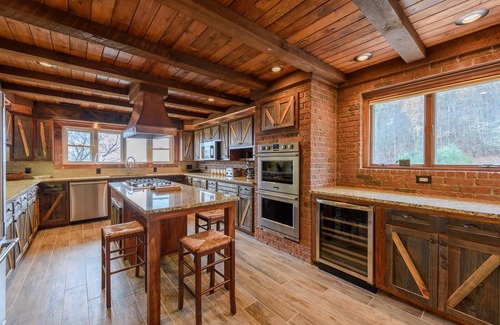 Boone Cabin | Huge Mountain Lodge for a Luxury Getaway