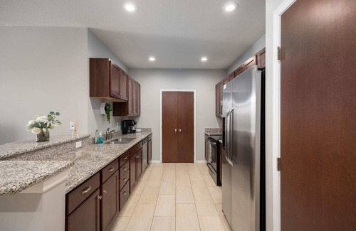 Kutzky Park Apartment | HUGE New Apartment, Free Parking, Near Mayo!