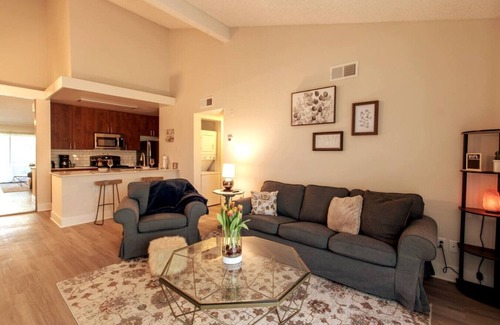 Ivey Ranch - Rancho Del Oro Apartment | Huge Oceanside 2BR Apartment|King & 2 Queen beds