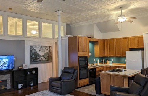 Tower Grove East Apartment | Huge open floor plan Tower Grove Unit!