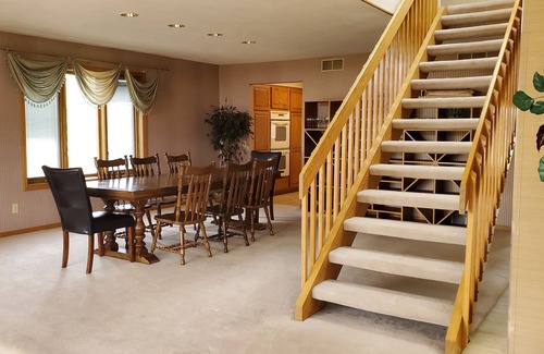 Mount Horeb House | HugeHome.Hottub 2 Stocked Ponds acres of yard. Riverview trails, 14mi to Madison