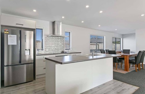 Rangatira Park House | Huka Falls Getaway Su
