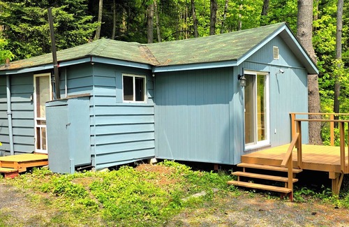 Bracebridge Cottage | Hummingbird - Waterfront Cottage on Muskoka River