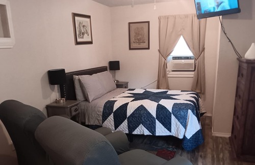 Hempstead Cabin | Hunter Prpoerties Cabin #1