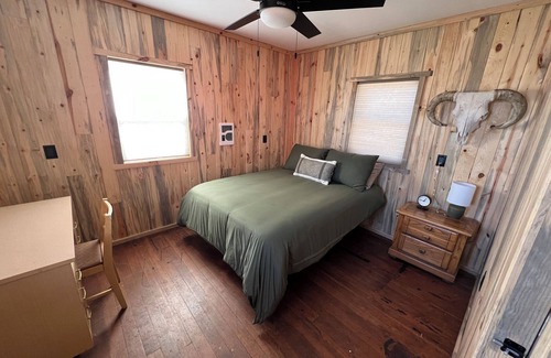 Mahto Cabin | Hunter's Paradise 2-bedroom cabin in McLaughlin