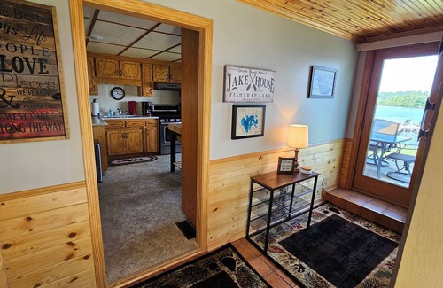 Cushing Cabin | HUNTER SPECIAL! Year round cabin.nBooking for winter and summer 2026! Sleeps 10