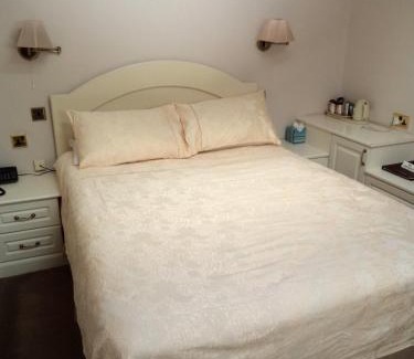 Southampton House | Hunters Lodge Guest House