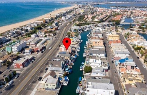 Sunset Beach House | Huntington Beach Waterfront home WITH DUFFY BOAT 1MIN FROM BEACH