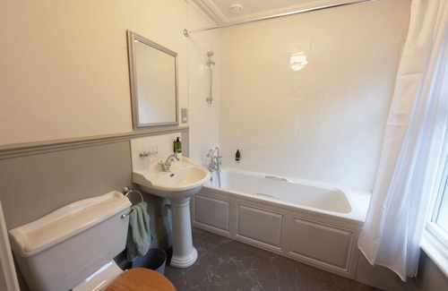 Crawley Down Bed & Breakfast | Huntsland House