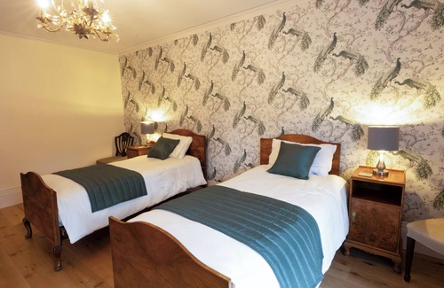 Crawley Down Bed & Breakfast | Huntsland House