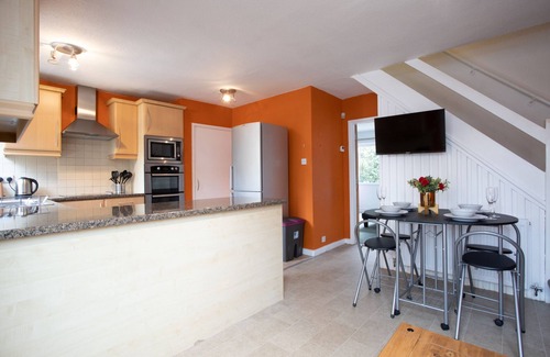 Cheadle House | Hurley House - Close to M/cr Airport, M60 & M56