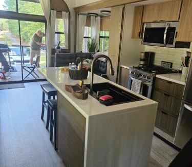Farmerville Hotel | Hurricane Hideaway