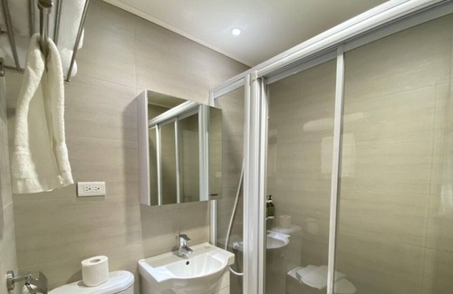 Central District Hotel | Huru House